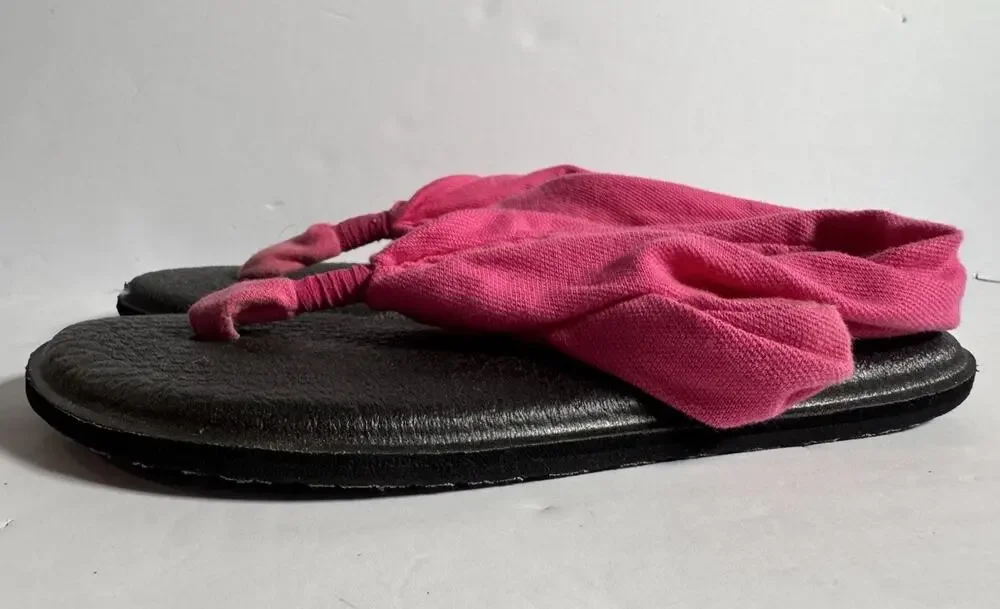 Sanuk Girls Slingback Sandals Size 1-2 Pink Black Yoga Thong Flip Flops